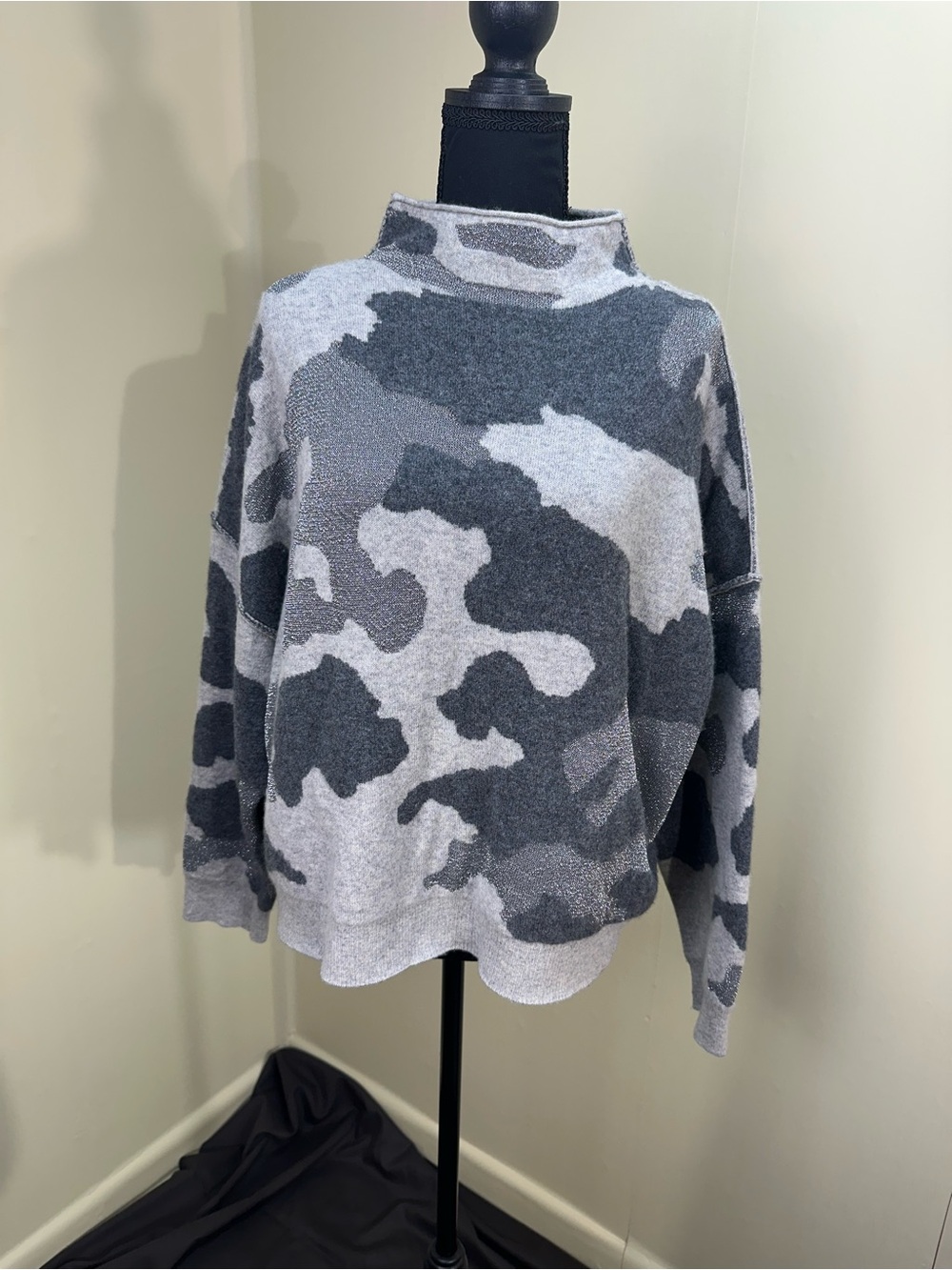 Pilcro Cashmere Metallic Intarsia Oversized Sweater Gray Size M NWOT